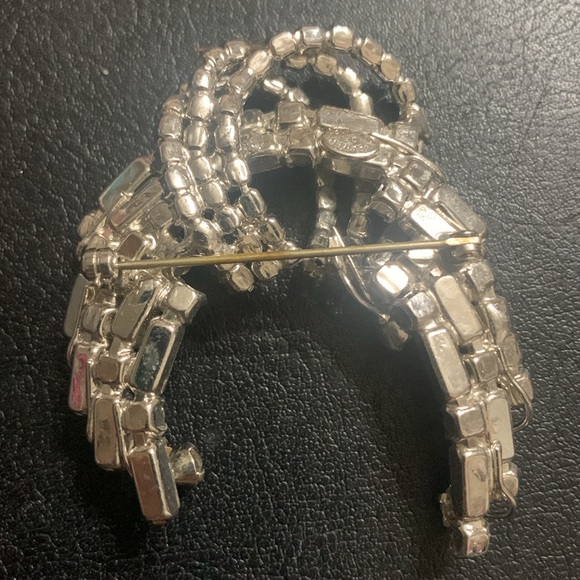 Vintage .. Kramer of New York Ice Clear Crystal Rhinestone Brooch w/ Baguettes - Picture 7 of 9